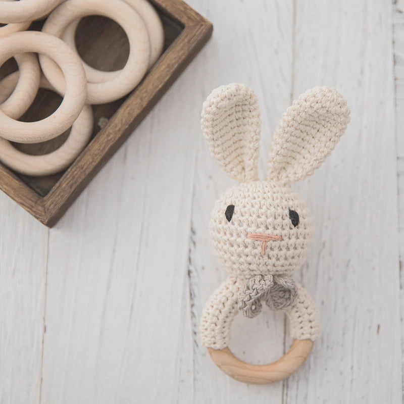 Hochet Bébé Lapin en Crochet – Jouet d’Éveil & Anneau de Dentition 0-12 Mois